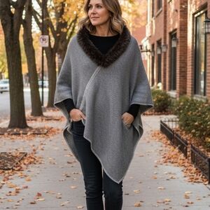Fratelli Talli Gray Faux Fur Collar Wool Alpaca Knit Poncho